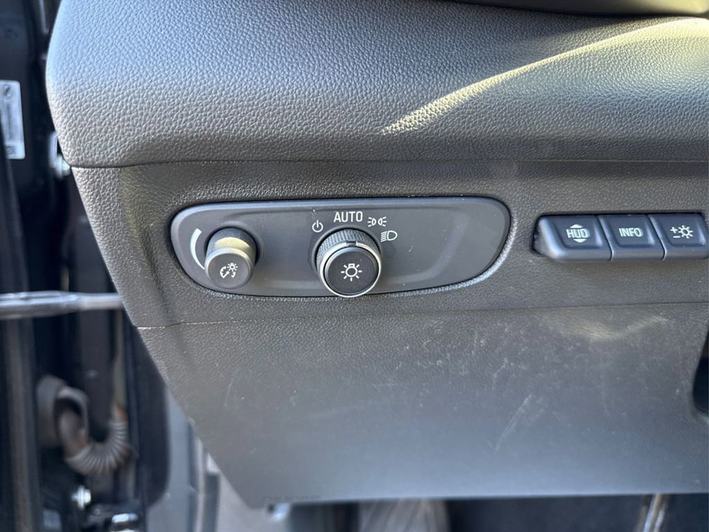 Used 2022 Buick Envision Essence w/ Technology Package II image 28