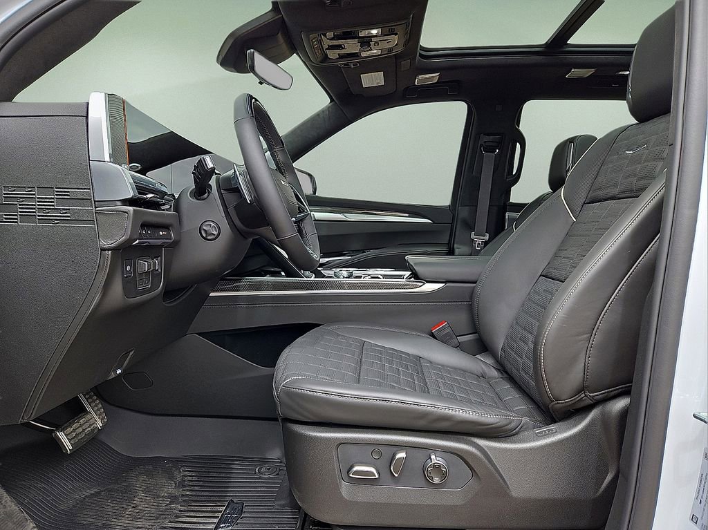 Used 2026 Cadillac Escalade V w/ LPO, ONYX Package AWD/4WD image 23