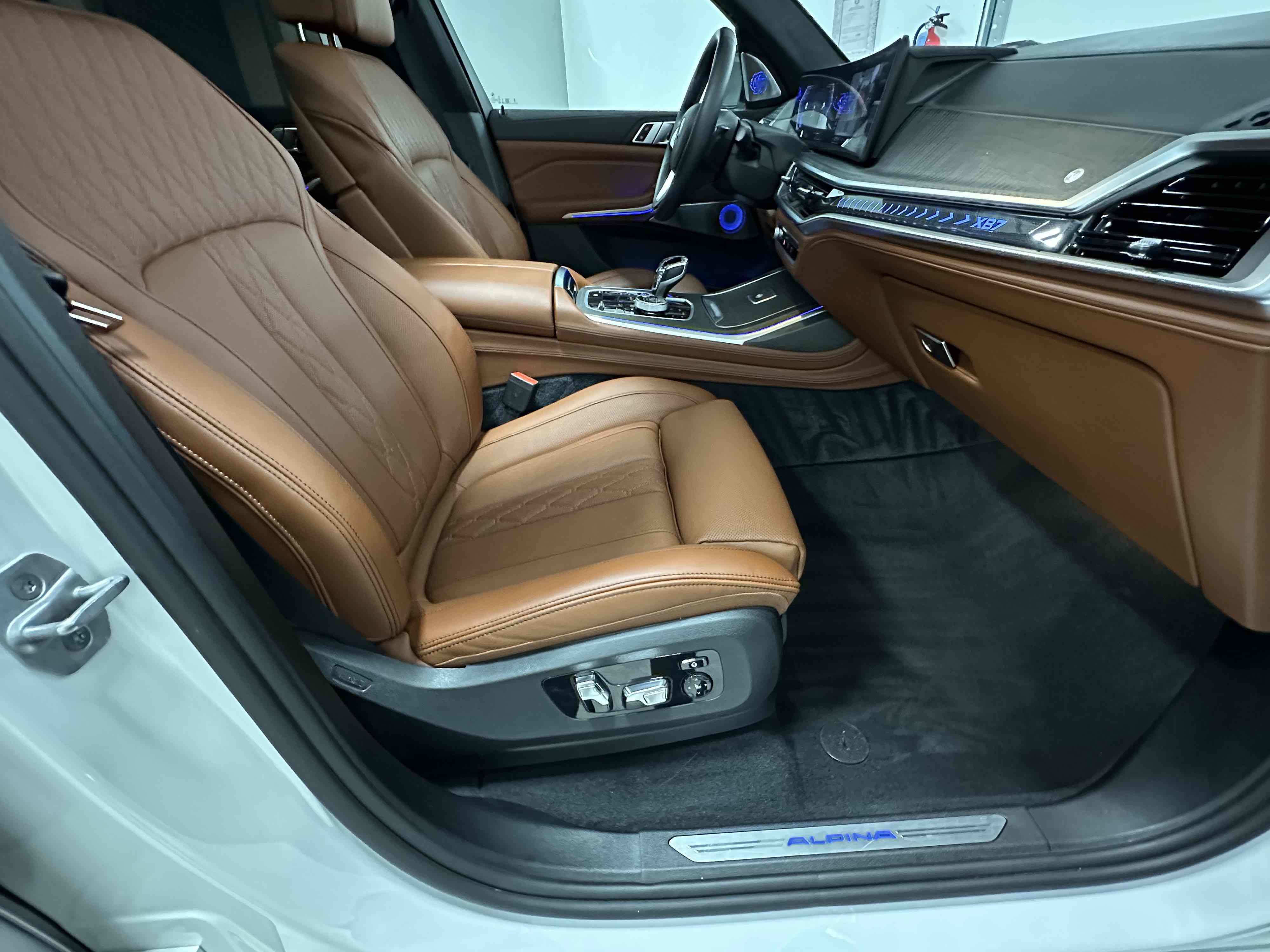 Used 2025 BMW ALPINA XB7 AWD/4WD image 58