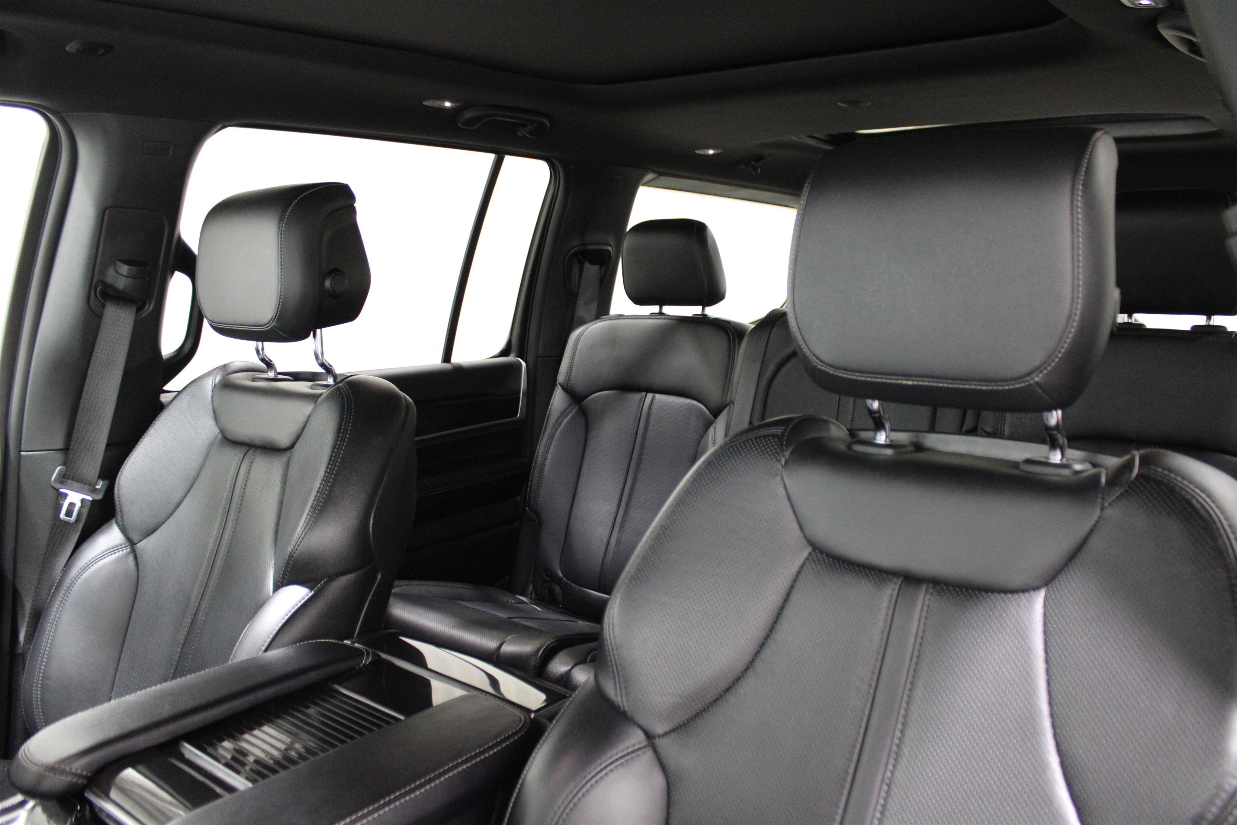 Used 2024 Jeep Wagoneer 4WD w/ Premium Group I image 5