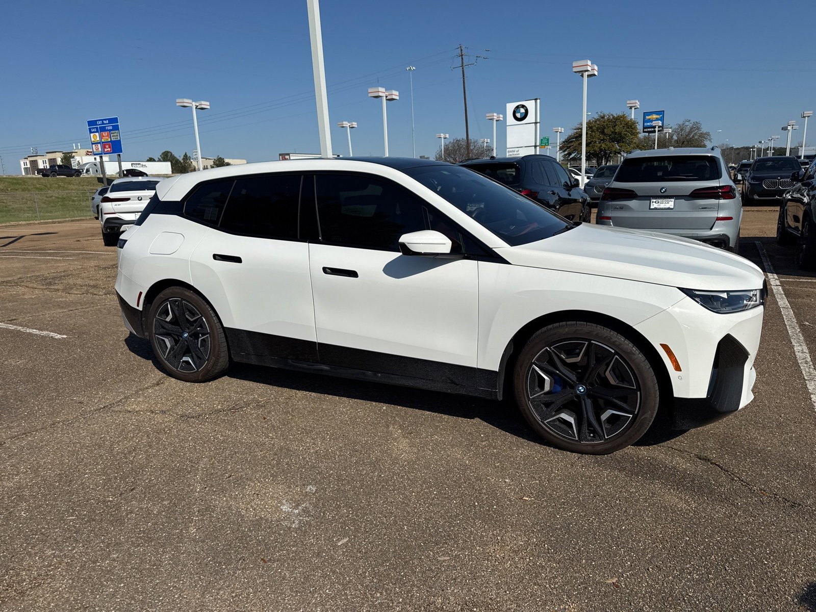 Used 2023 BMW iX xDrive50 w/ Premium Package image 4