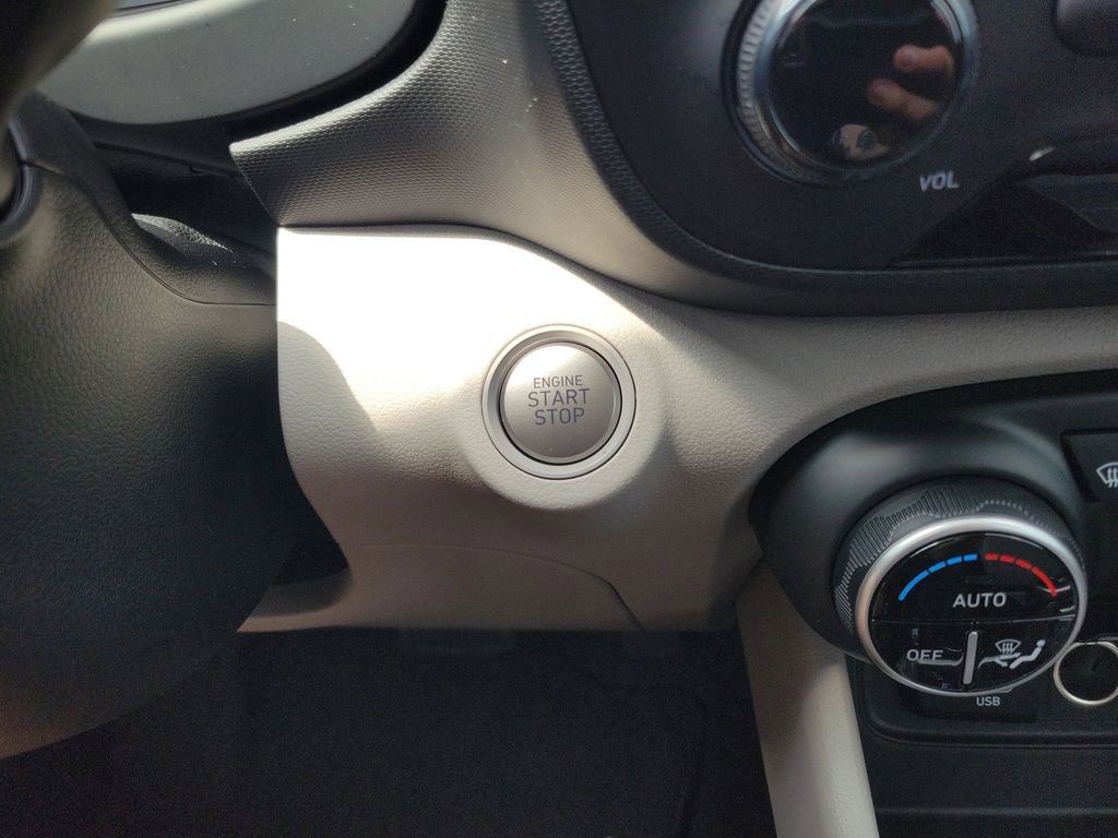 Used 2025 Hyundai Venue SEL image 20