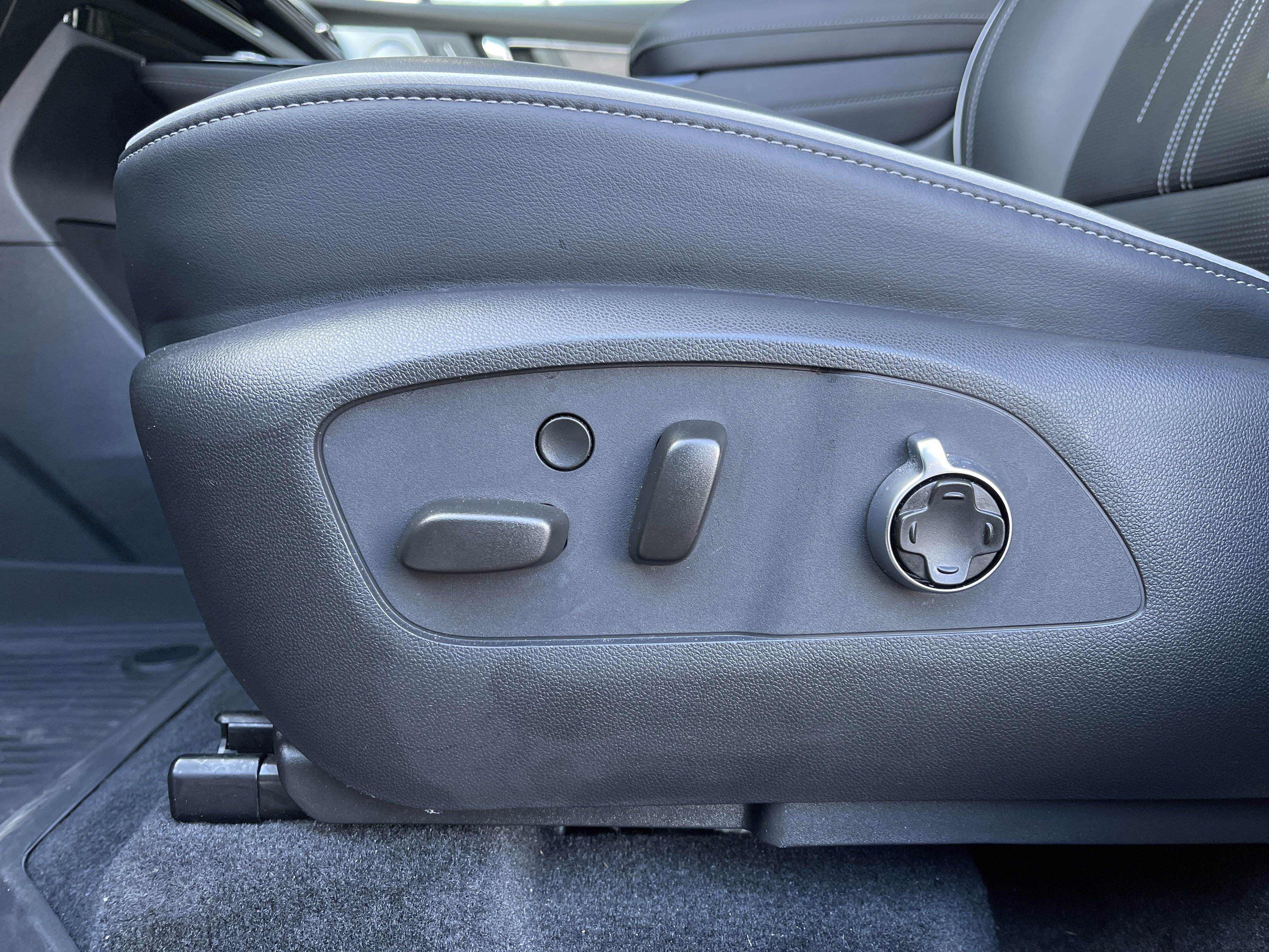 Used 2025 Buick Enclave Avenir w/ Super Cruise Package image 19