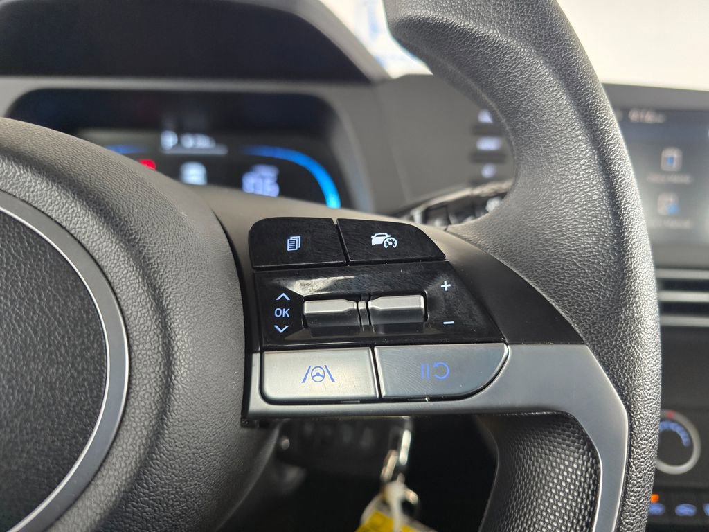 Used 2025 Hyundai Elantra SE FWD image 27