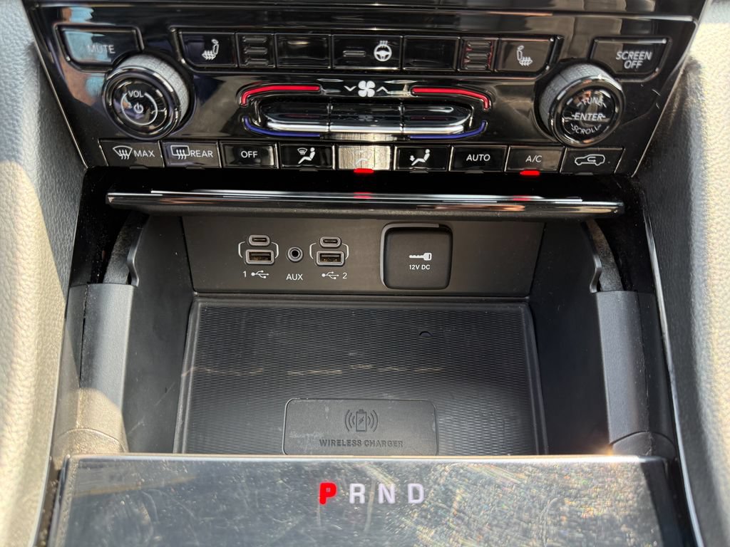 Used 2023 Jeep Grand Cherokee L Laredo AWD/4WD image 26