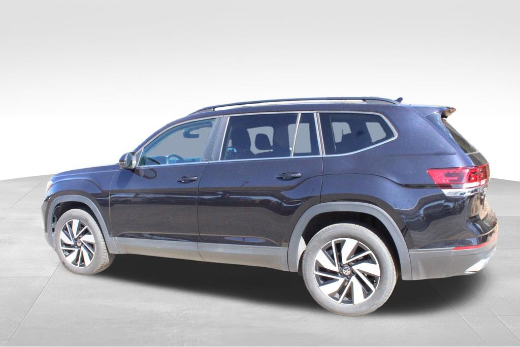 Used 2025 Volkswagen Atlas SE AWD/4WD image 11
