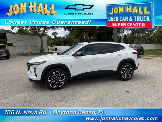 Used 2024 Chevrolet Trax RS w/ Sunroof Package FWD image 3