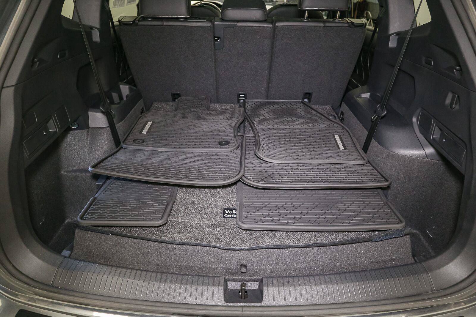 Certified 2024 Volkswagen Tiguan SE R-Line FWD image 15