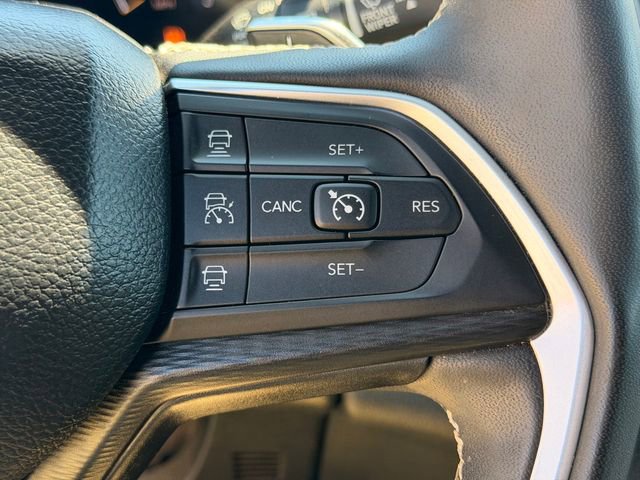 Used 2023 Jeep Grand Cherokee L Laredo AWD/4WD image 16