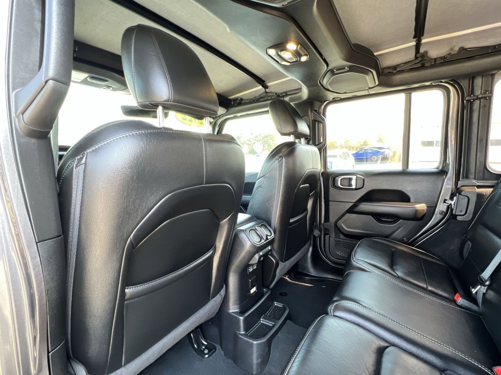 Used 2022 Jeep Wrangler Unlimited Sahara w/ Cold Weather Group image 23