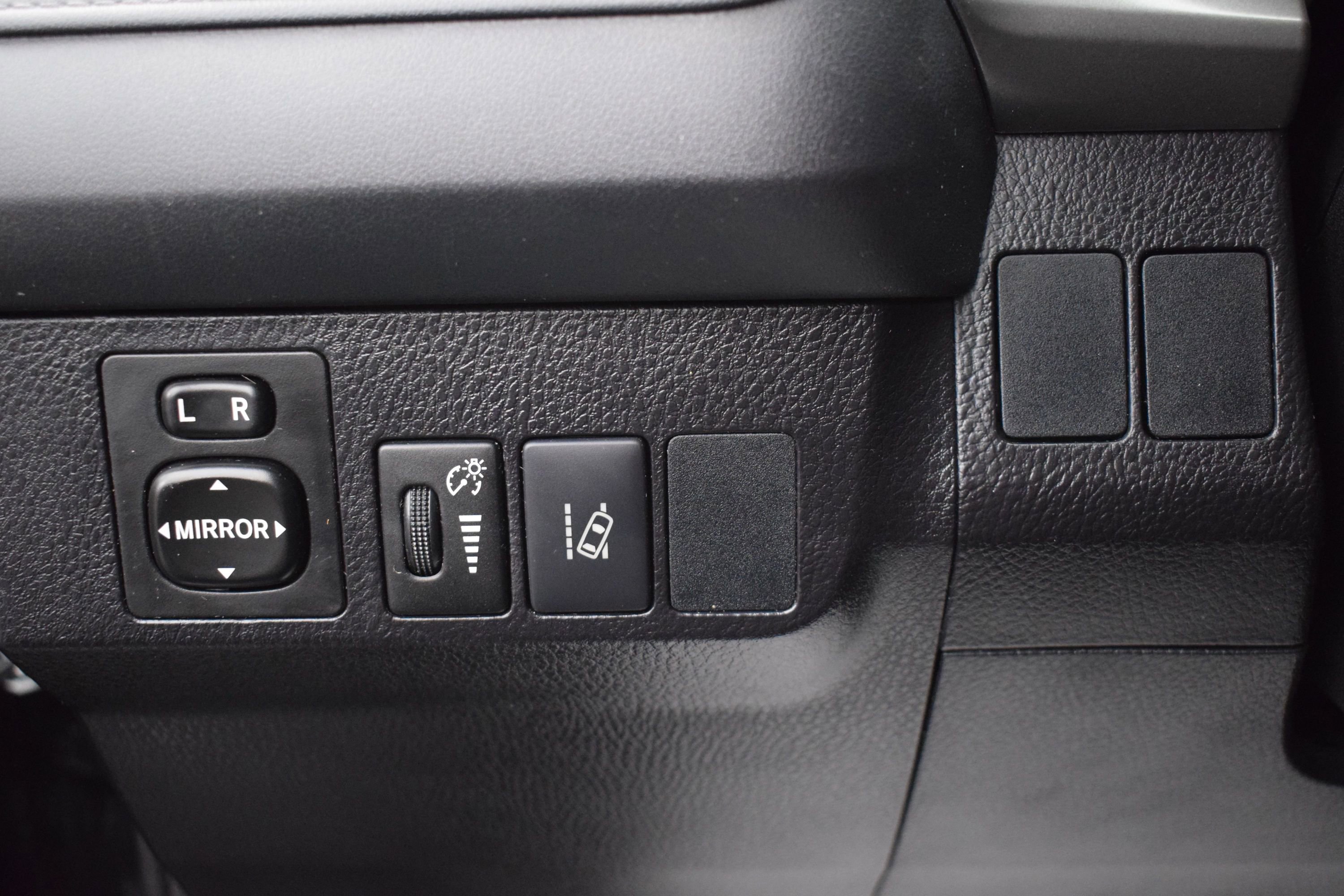 Used 2018 Toyota RAV4 LE w/ All Weather Liner Package FWD image 15