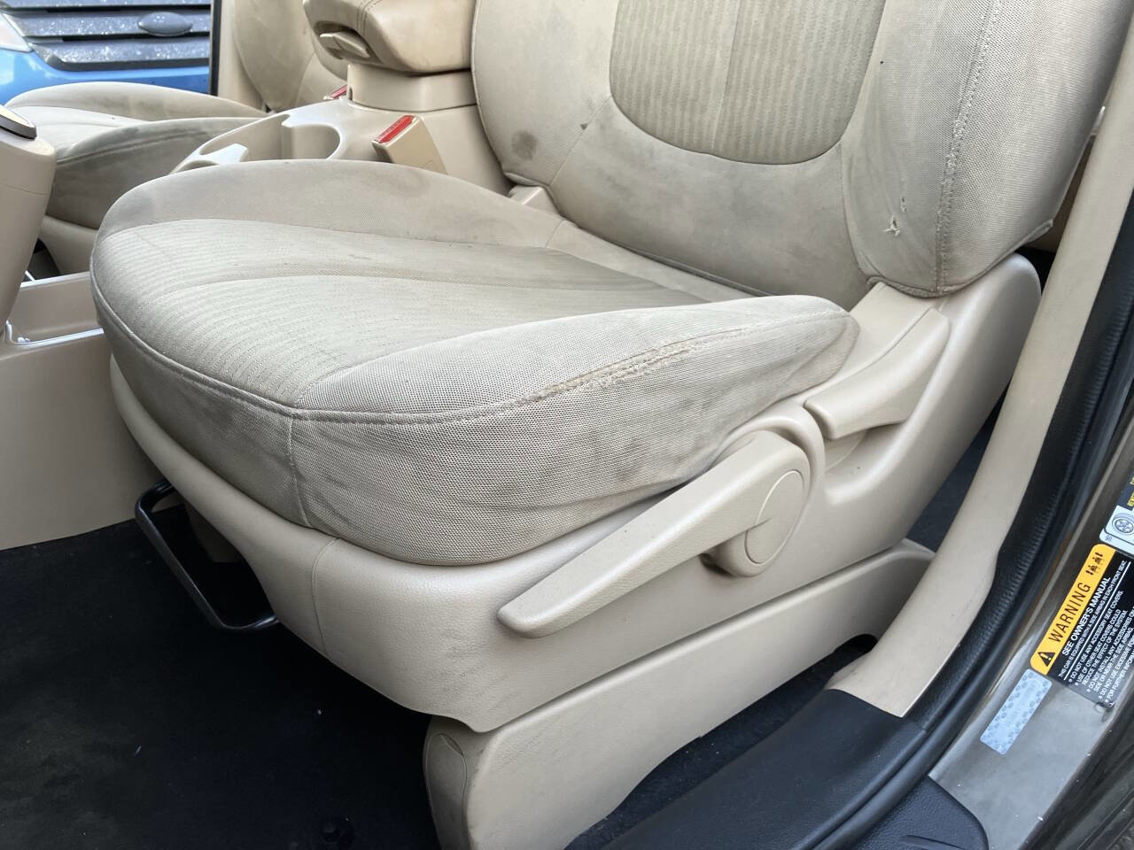 Used 2009 Kia Rondo LX image 26