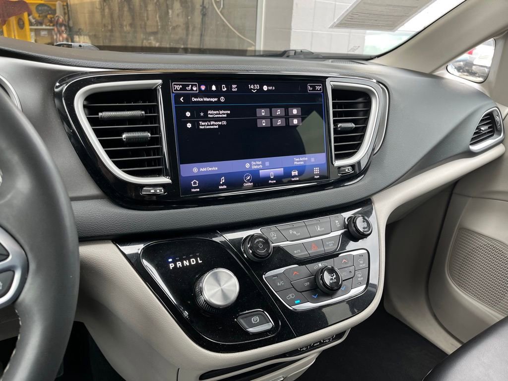 Used 2023 Chrysler Pacifica Touring-L FWD image 22
