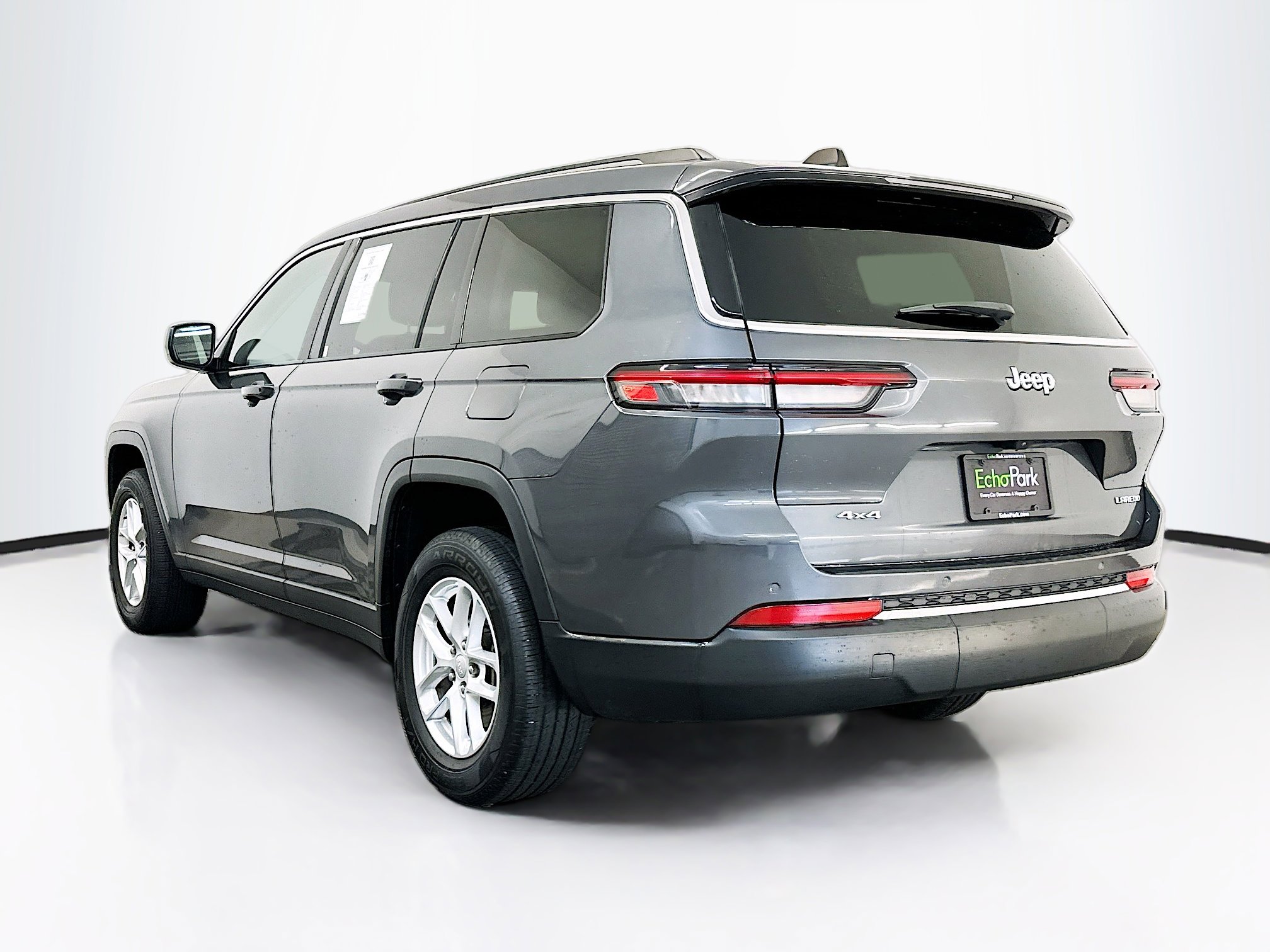Used 2023 Jeep Grand Cherokee L Laredo image 5