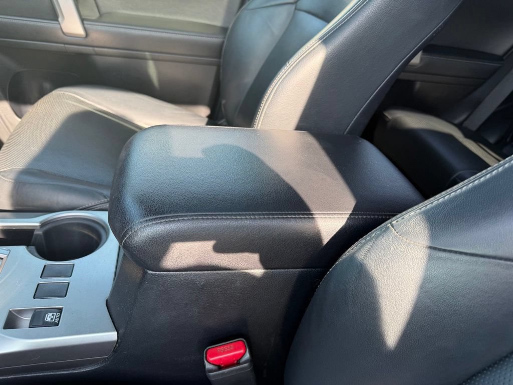 Used 2017 Toyota 4Runner Limited AWD/4WD image 29