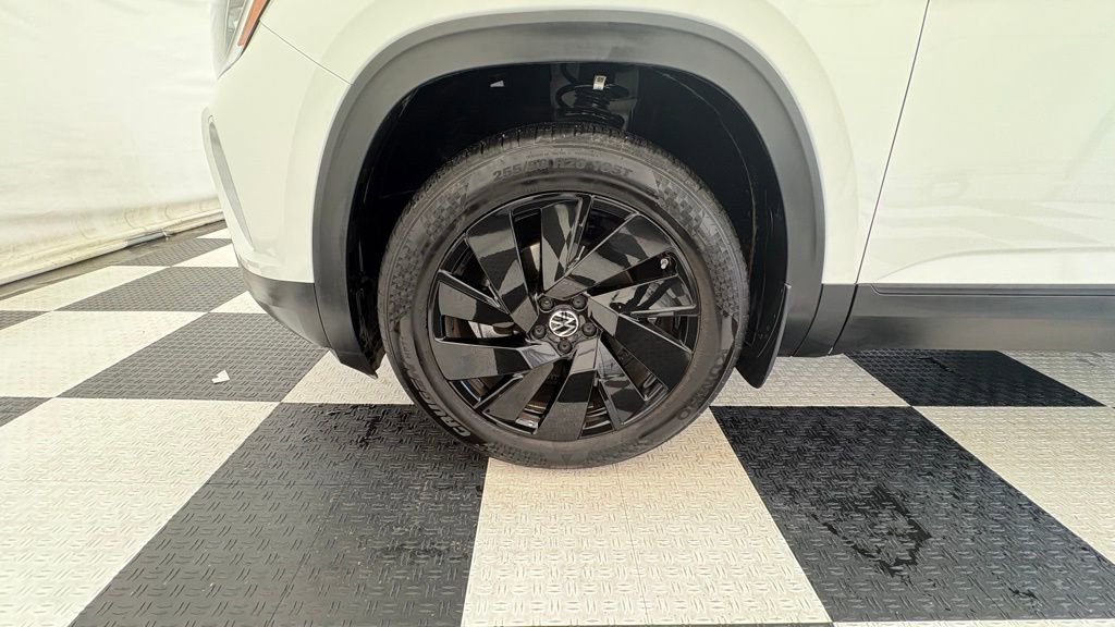 Used 2024 Volkswagen Atlas SE w/ Black Wheel Package image 10