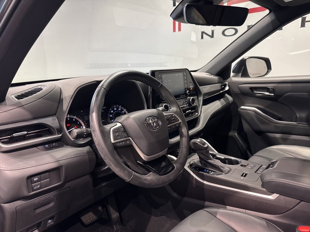 Used 2022 Toyota Highlander XSE image 10