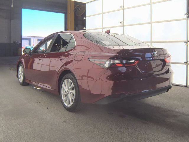 Used 2022 Toyota Camry LE image 4