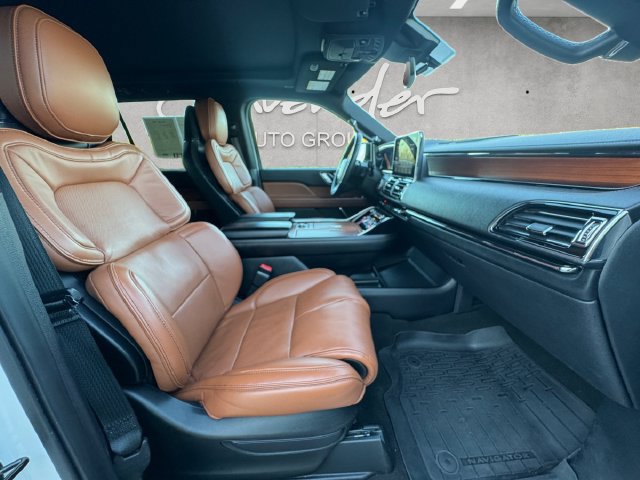 Used 2019 Lincoln Navigator Reserve AWD/4WD image 24