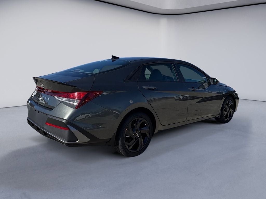 Used 2026 Hyundai Elantra Sport image 5