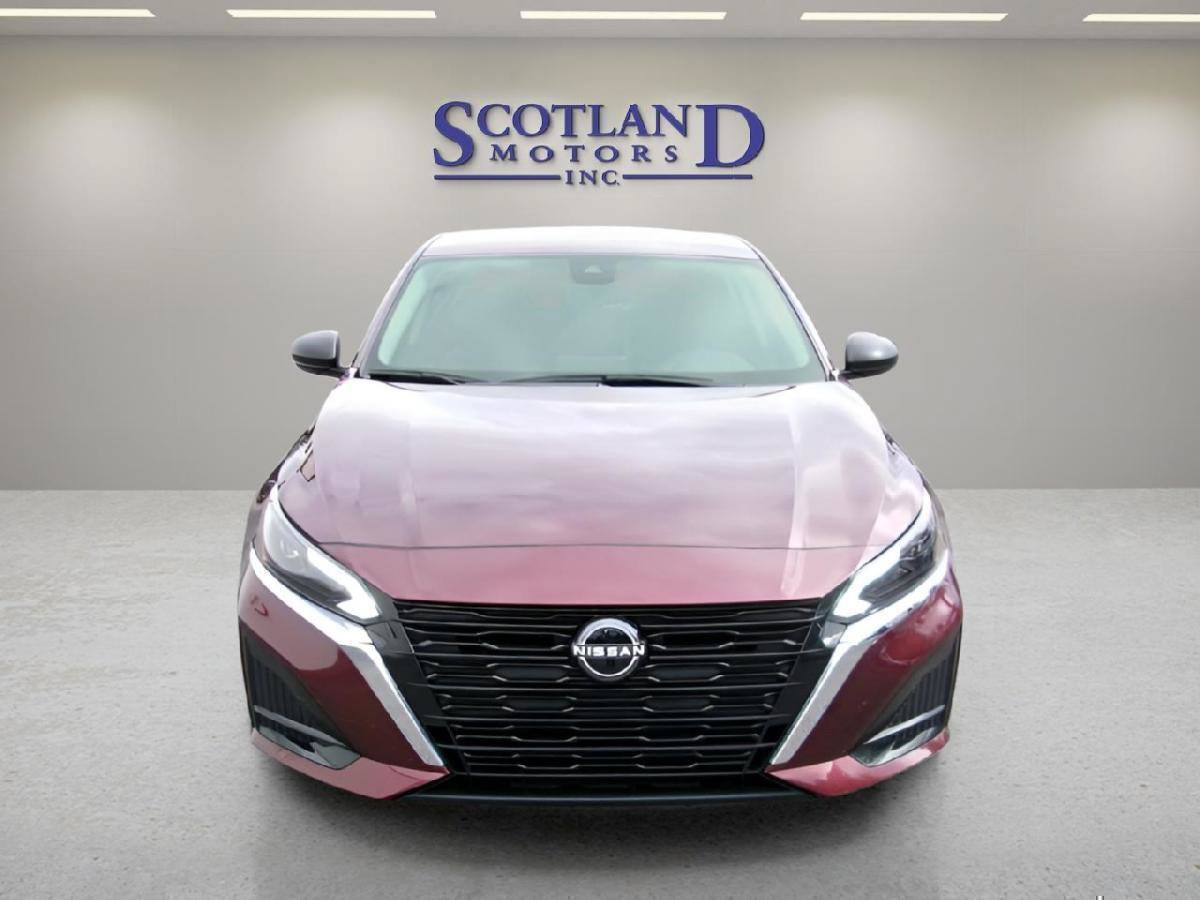 Used 2025 Nissan Altima 2.5 SV FWD image 3