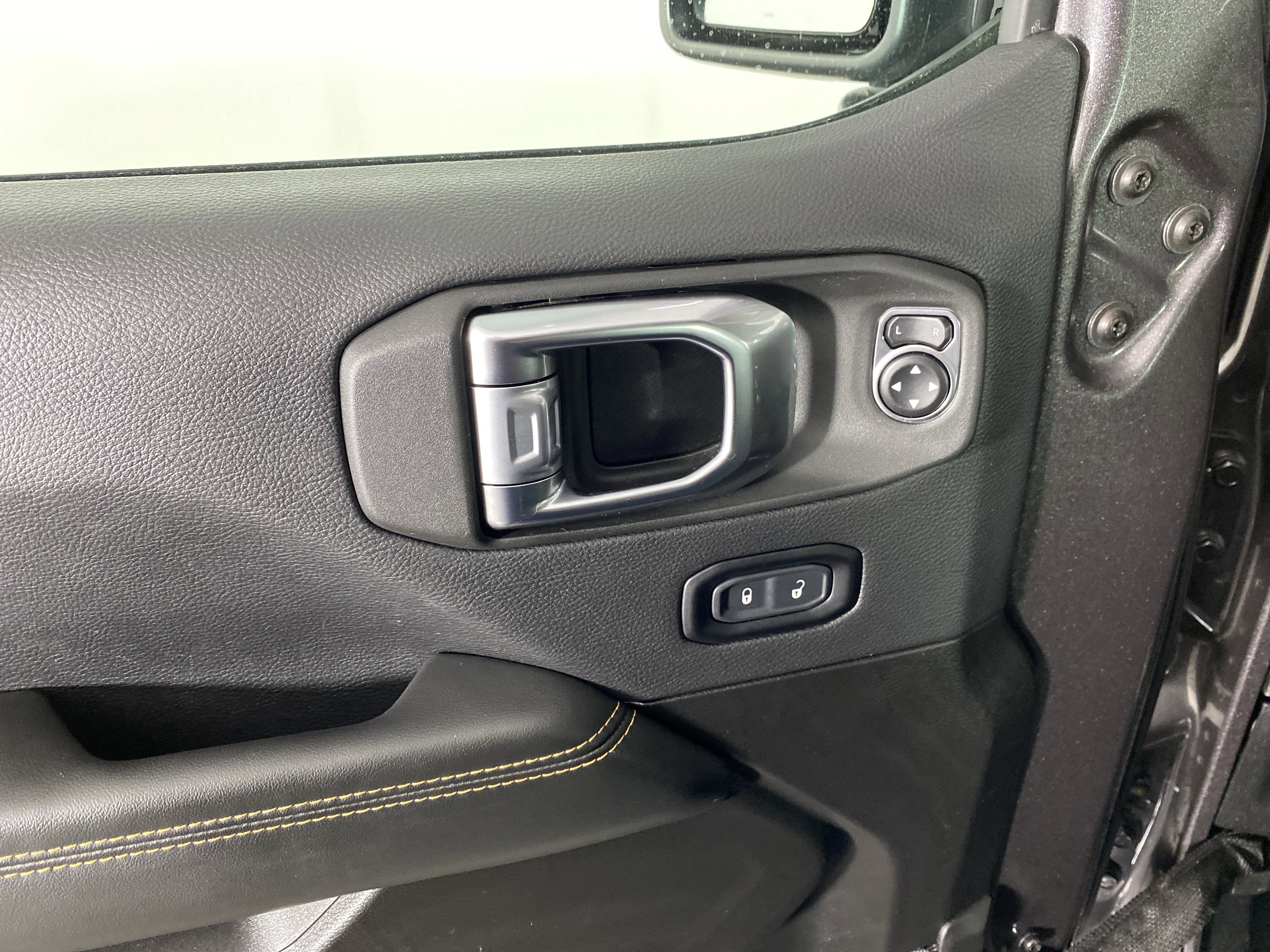 Used 2025 Jeep Wrangler Sahara AWD/4WD image 14