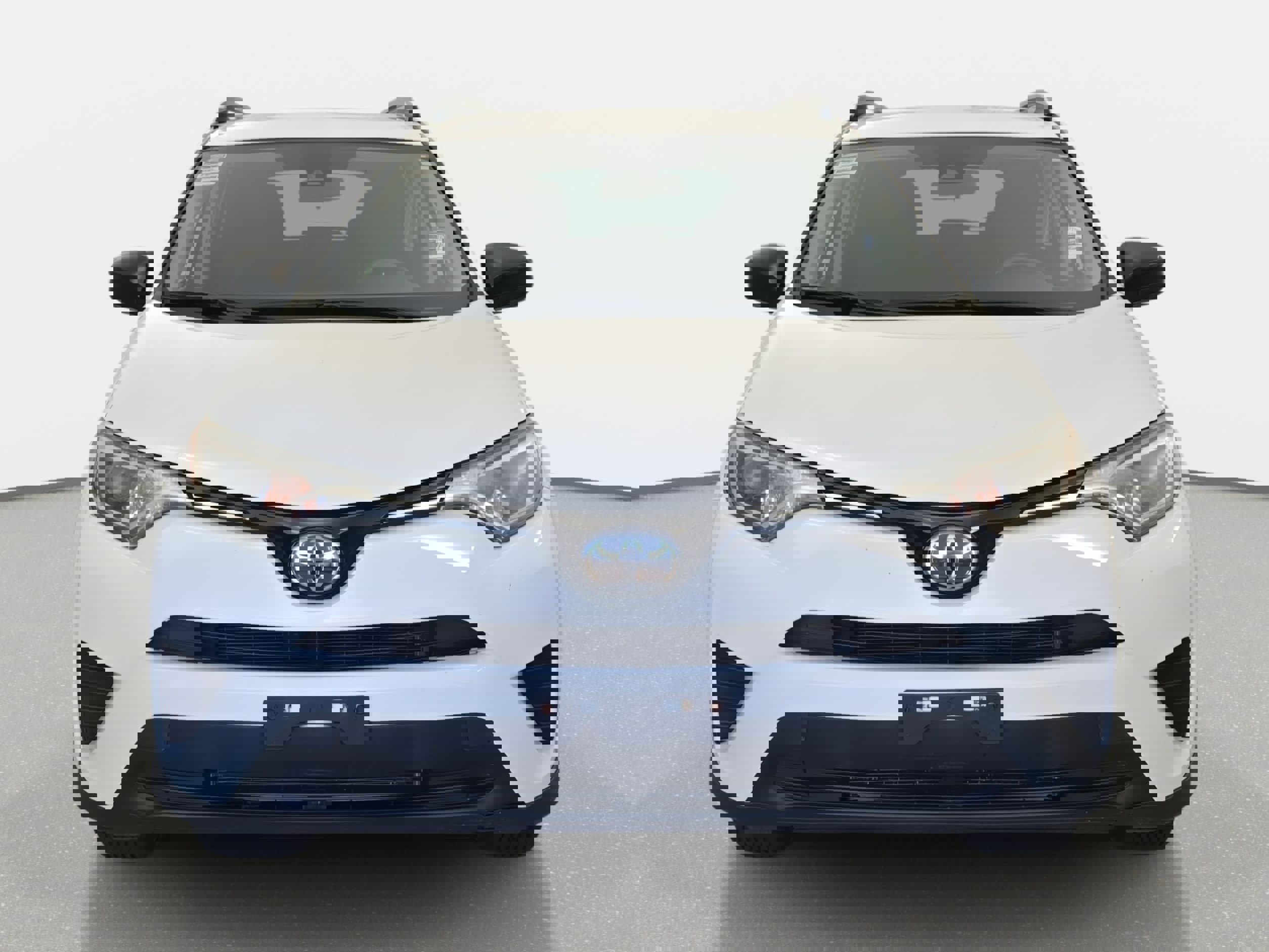 Used 2018 Toyota RAV4 LE image 2