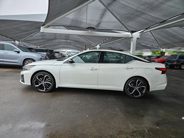 Used 2025 Nissan Altima 2.5 SR w/ SR Premium Package image 9