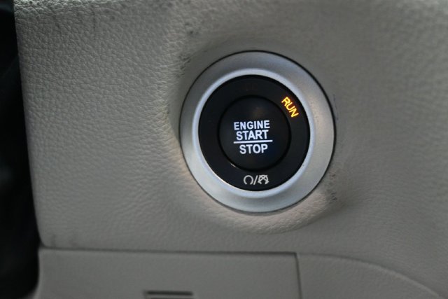 Used 2024 Chrysler Pacifica Limited FWD image 23