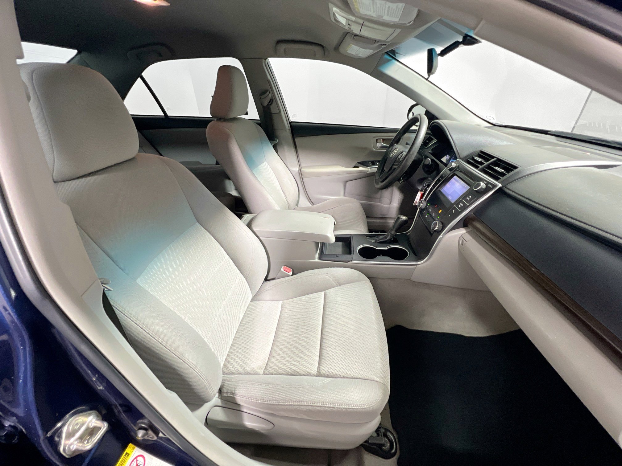 Used 2015 Toyota Camry LE image 30