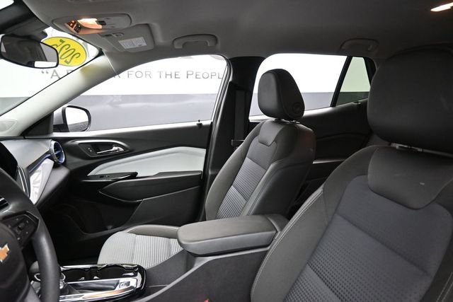 Used 2025 Chevrolet Trax LT FWD image 17