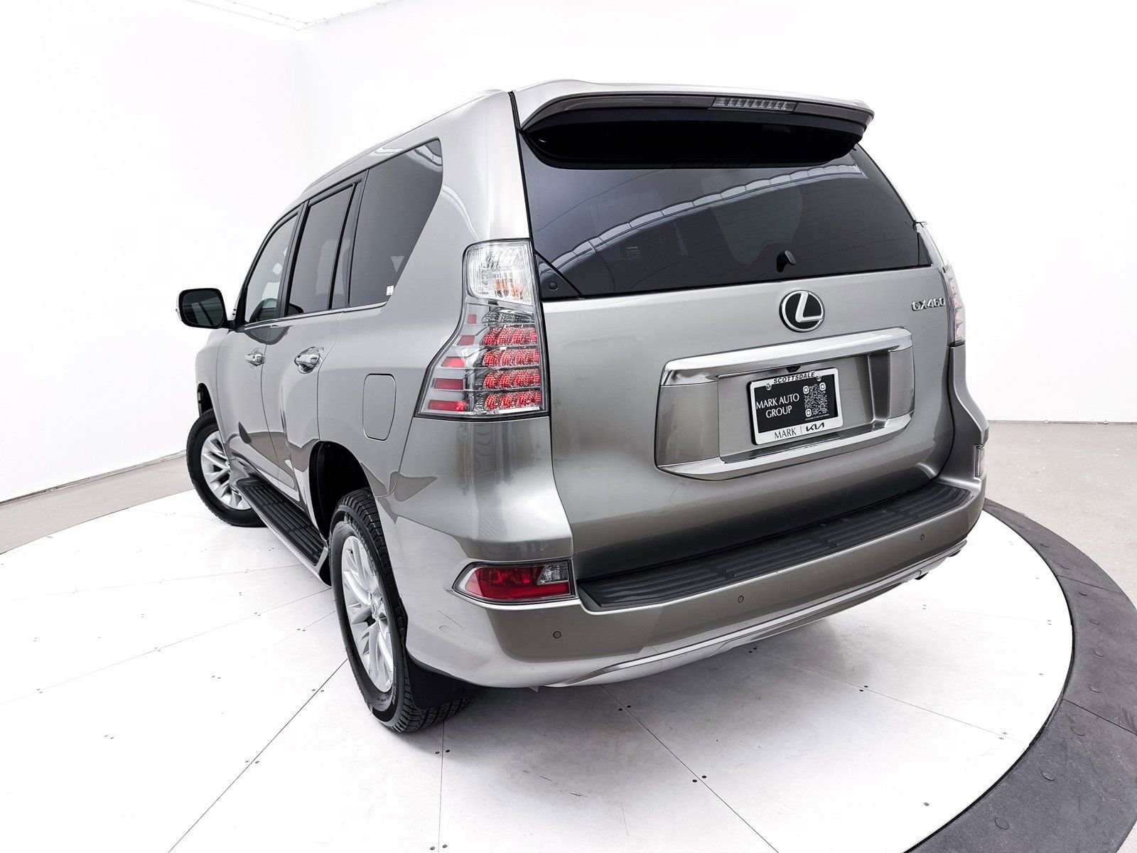 Used 2023 Lexus GX 460 Premium w/ Premium Package image 8