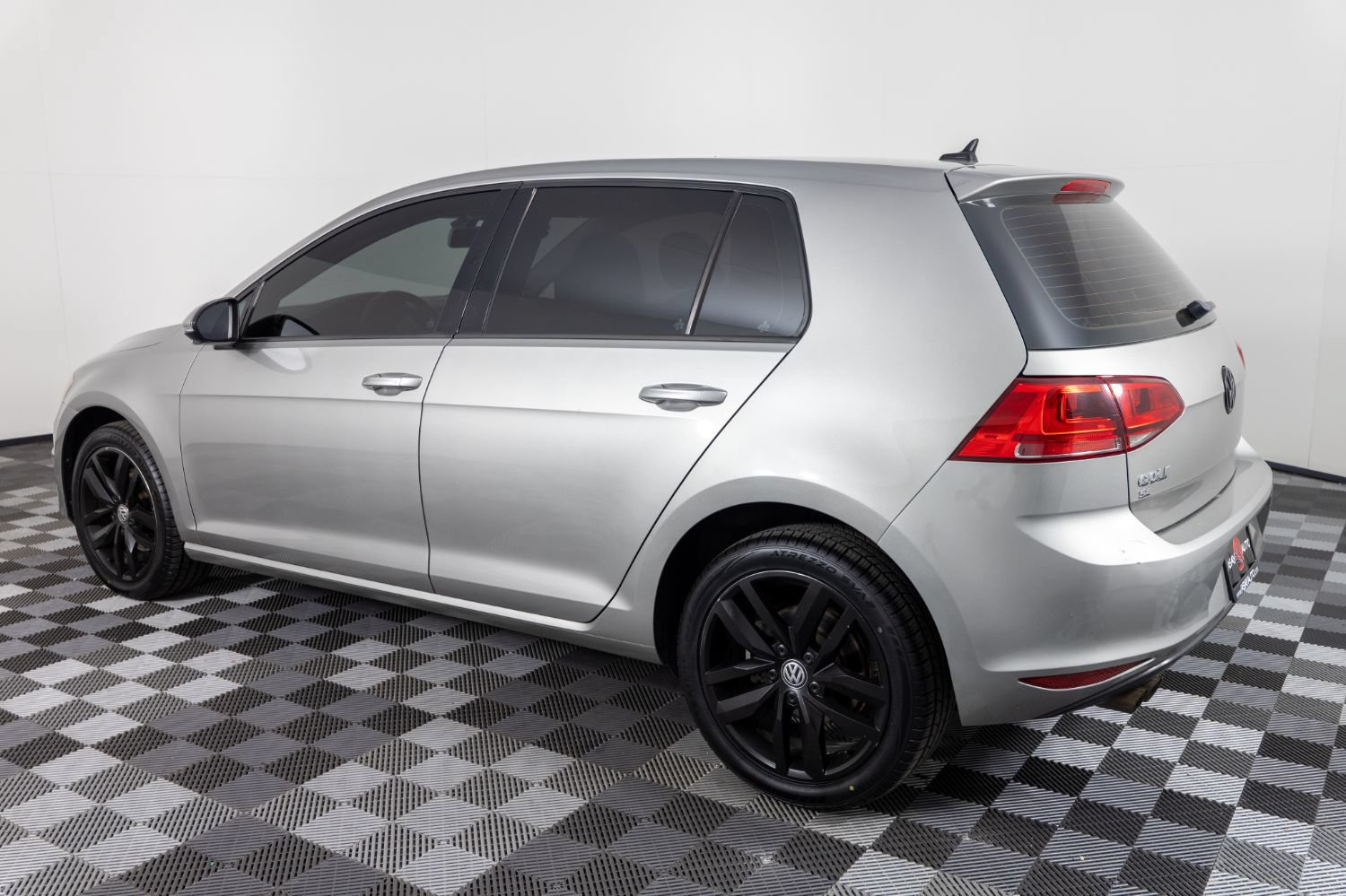 Used 2017 Volkswagen Golf SE FWD image 4