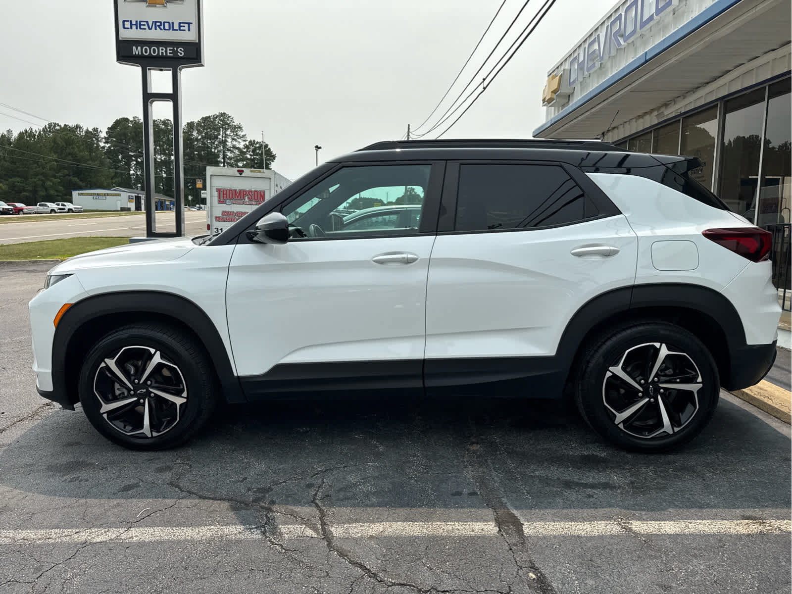 Used 2023 Chevrolet TrailBlazer RS w/ Sun and Liftgate Package AWD/4WD image 8