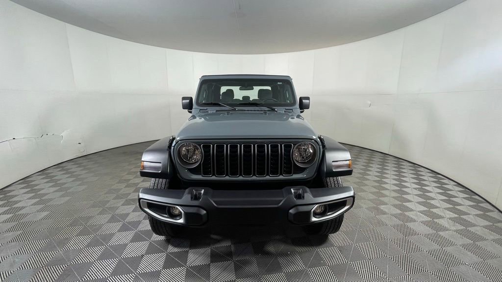 Certified 2024 Jeep Gladiator Sport AWD/4WD image 4