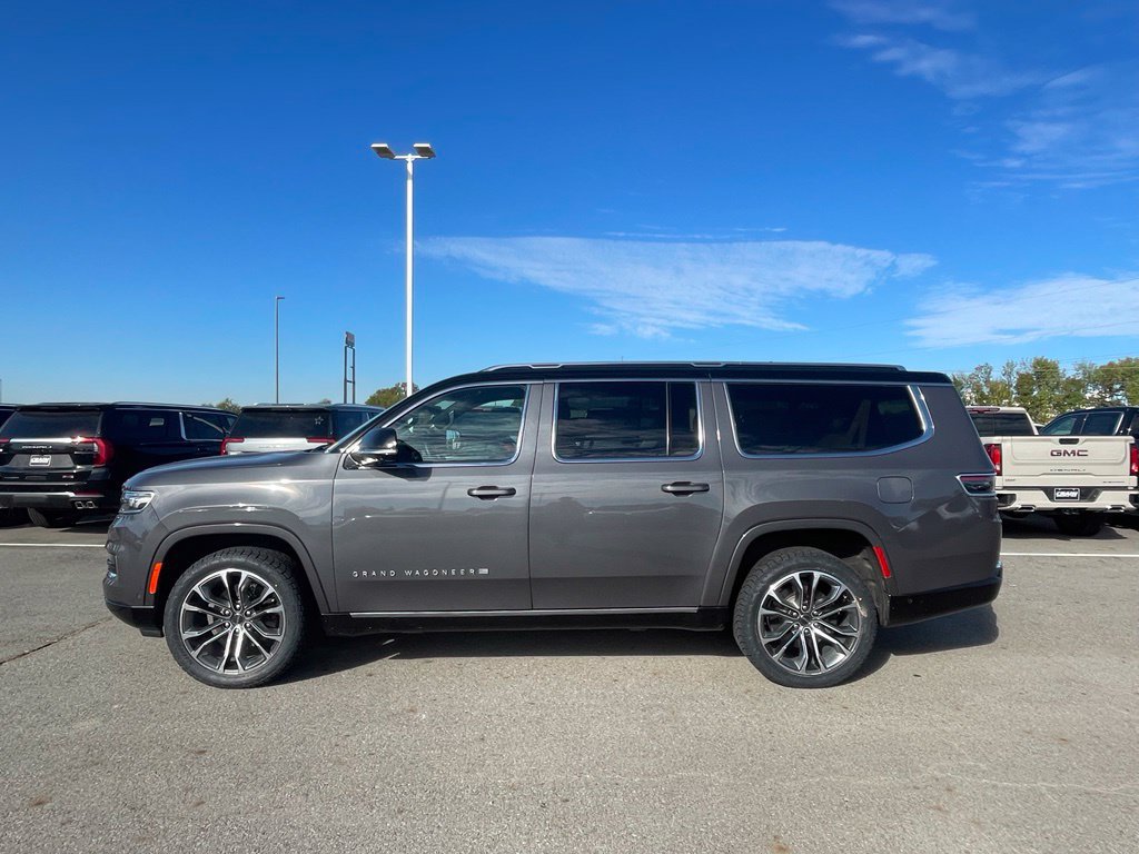 Used 2023 Jeep Grand Wagoneer L Series III w/ Rear Seat Video Group 1 AWD/4WD image 10
