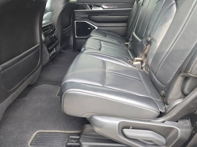 Used 2022 Jeep Wagoneer Series III w/ Premium Group I AWD/4WD image 31