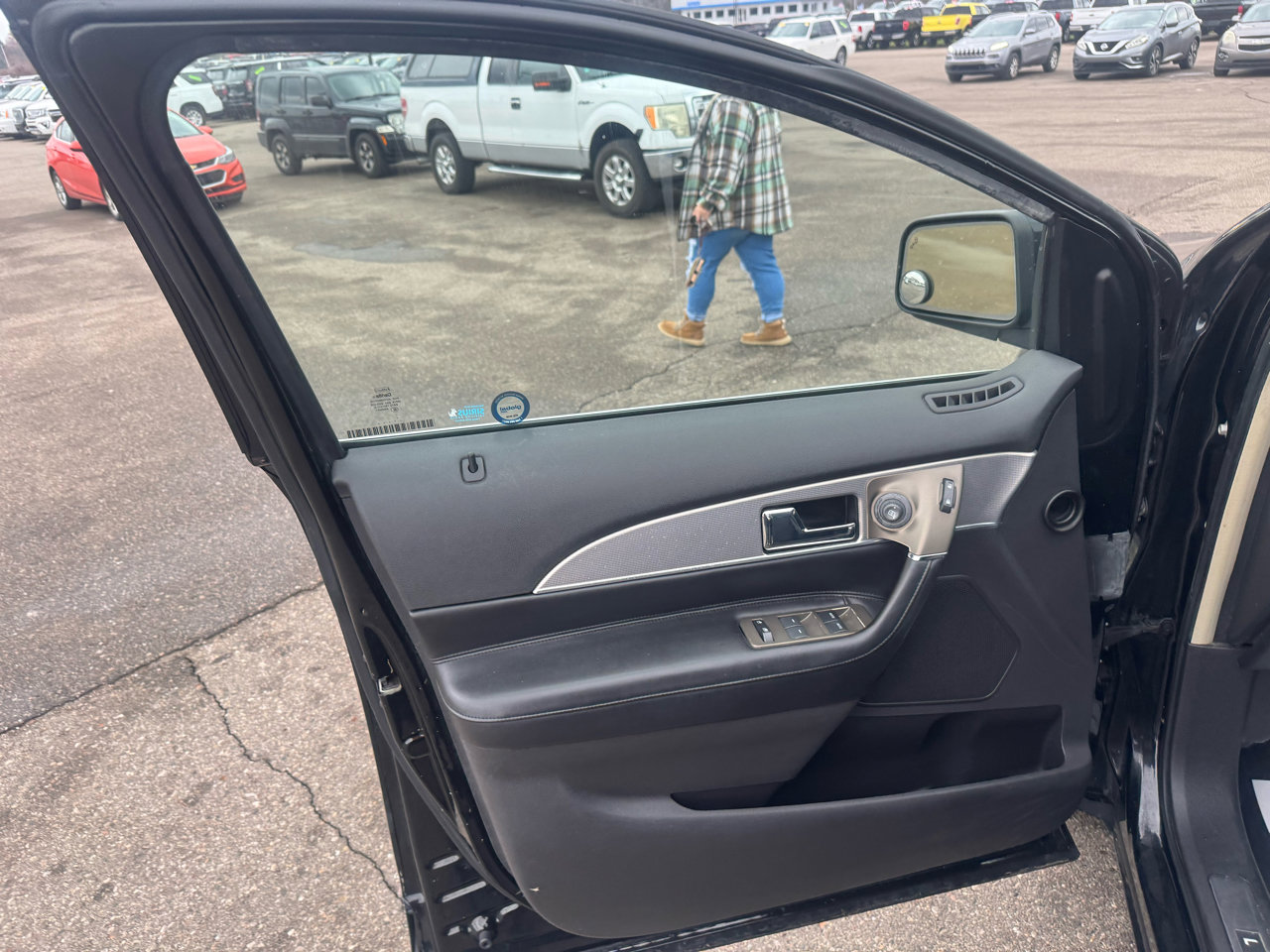 Used 2011 Lincoln MKX AWD w/ Sight & Sound Pkg image 15