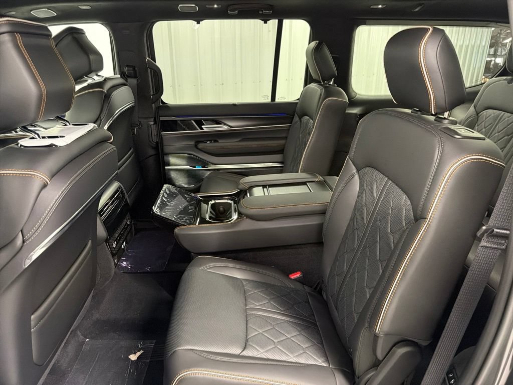 New 2026 Jeep Grand Wagoneer Summit AWD/4WD image 11