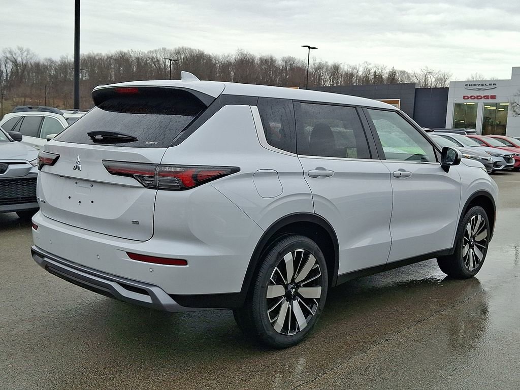 New 2026 Mitsubishi Outlander SE image 4