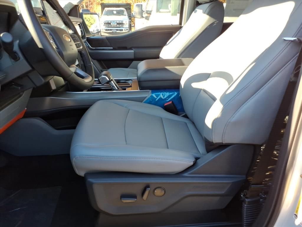 New 2025 Ford F150 Lightning Flash image 13