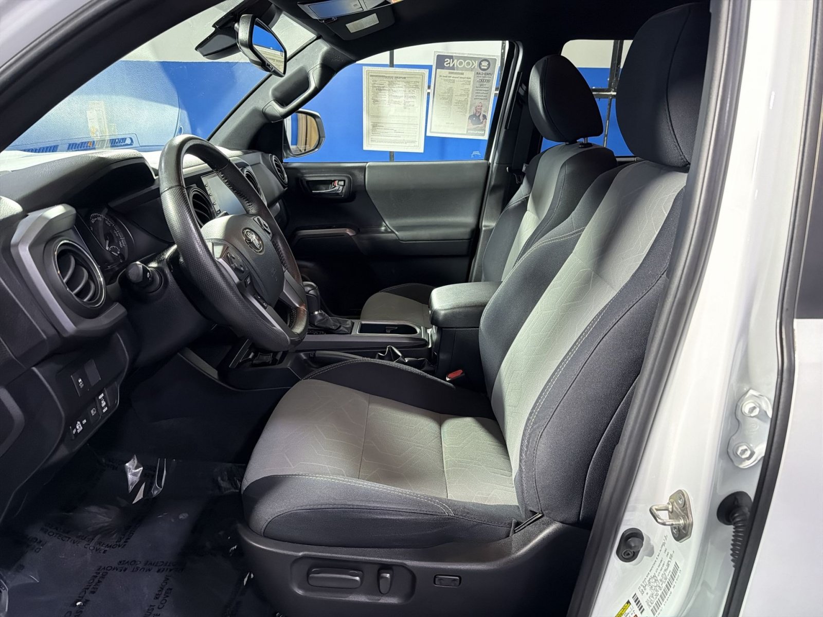 Used 2020 Toyota Tacoma TRD Sport AWD/4WD image 22