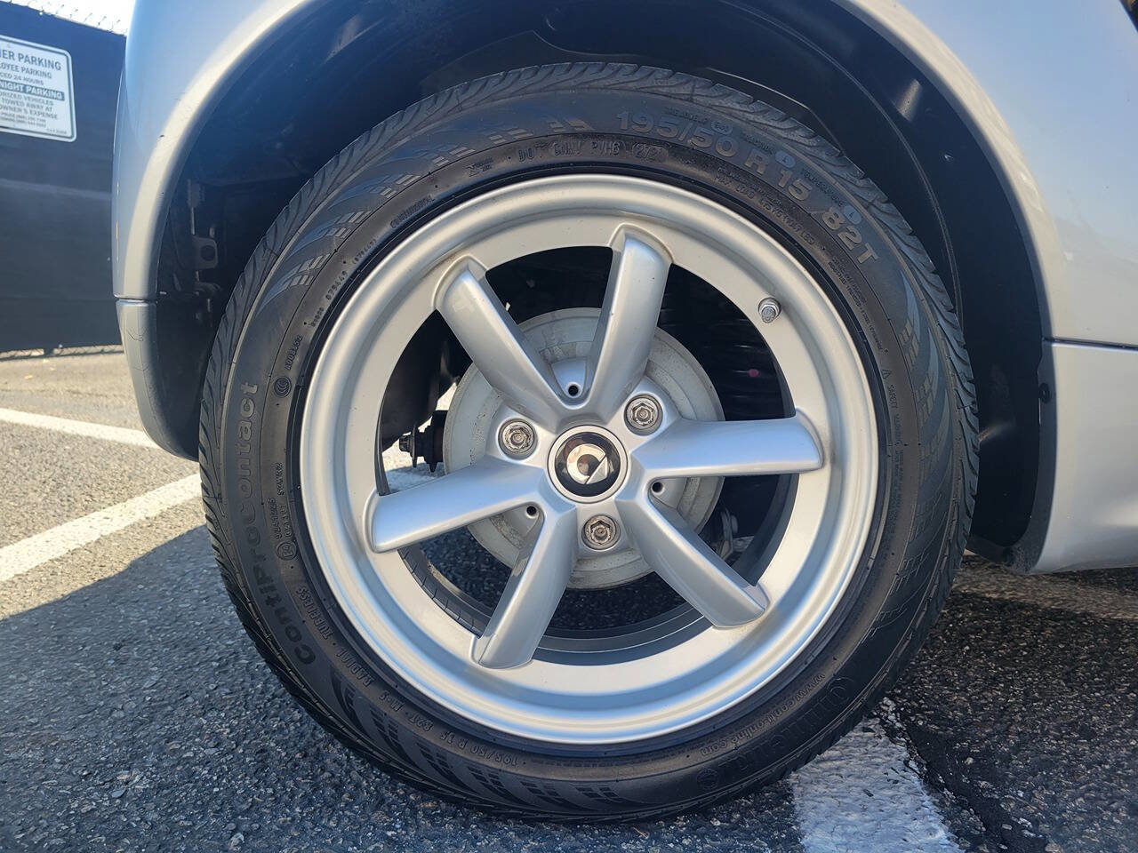 Used 2015 smart fortwo passion RWD image 11