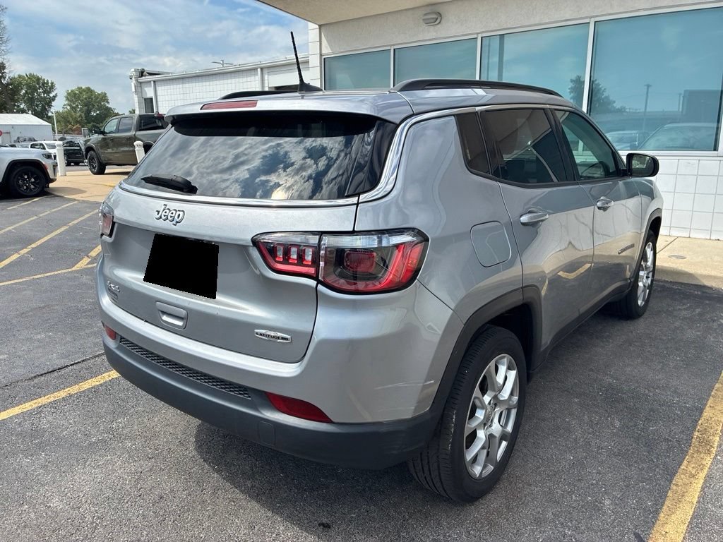Certified 2022 Jeep Compass Latitude w/ Sun and Sound Group AWD/4WD image 3