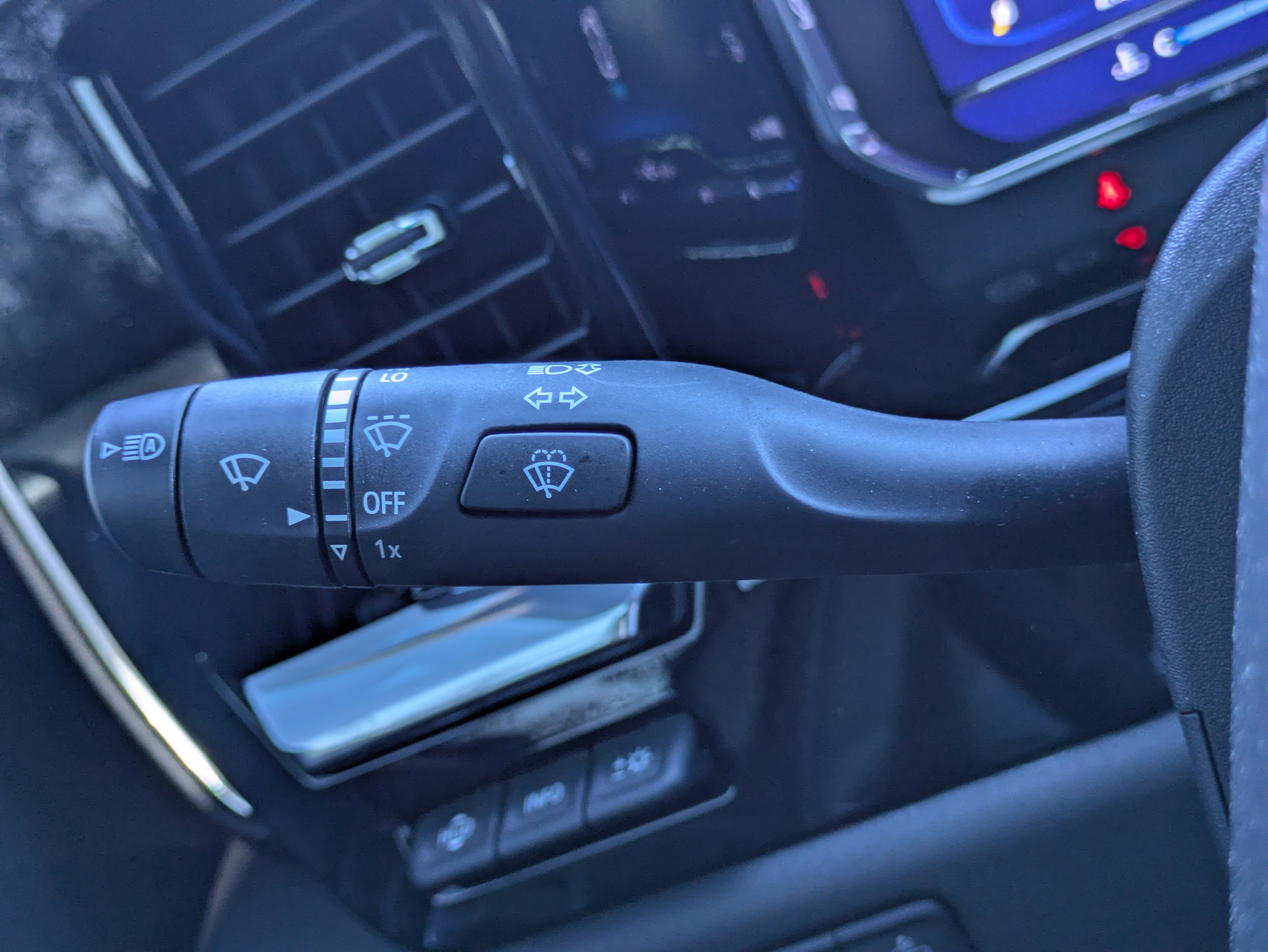 Used 2024 Chevrolet Silverado 1500 High Country w/ Technology Package image 17