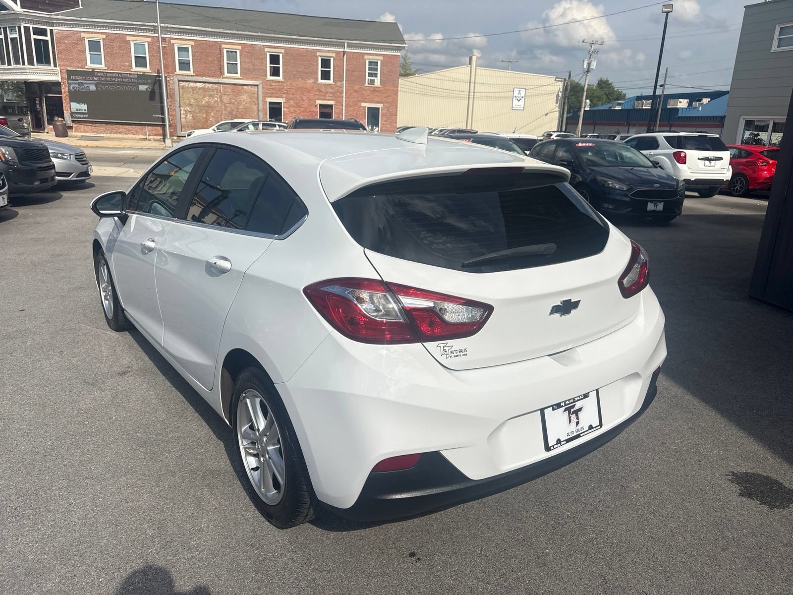 Used 2017 Chevrolet Cruze LT w/ Convenience Package FWD image 3