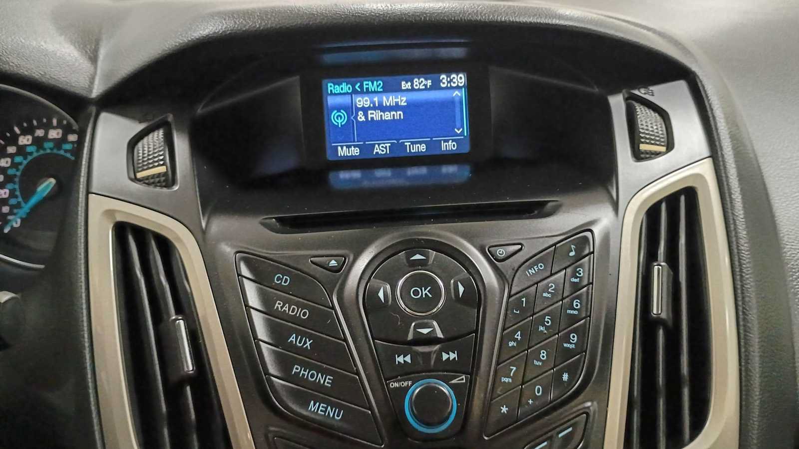 Used 2012 Ford Focus SEL FWD image 18