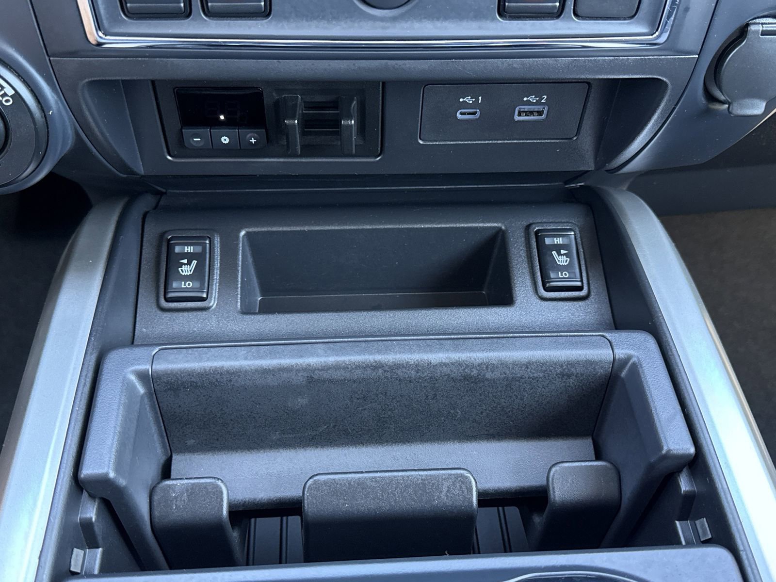 Used 2024 Nissan Titan SV w/ SV Convenience Package image 26