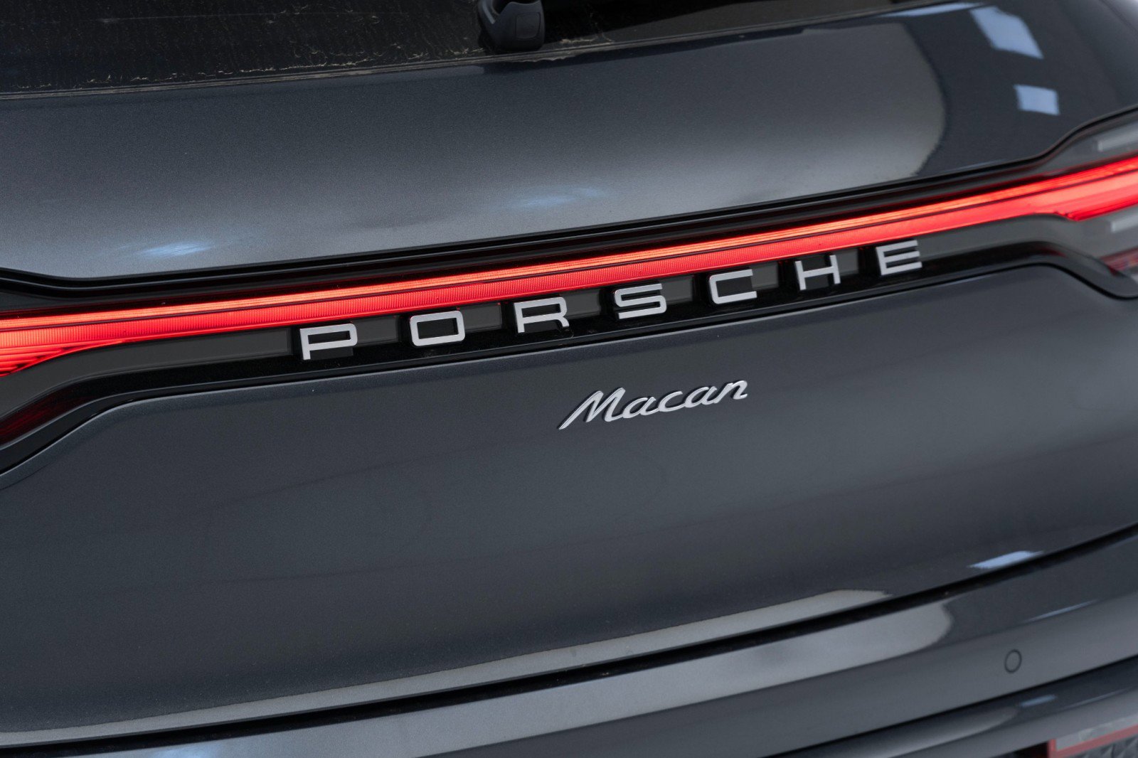 Certified 2025 Porsche Macan image 13