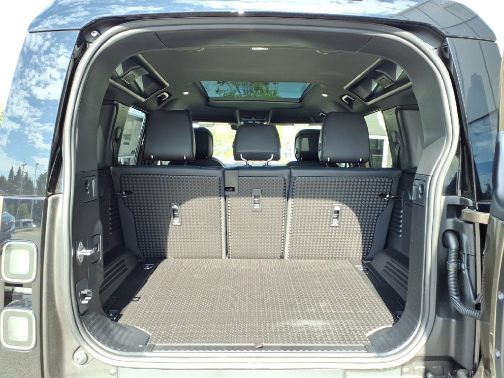 New 2026 Land Rover Defender 110 X-Dynamic SE AWD/4WD image 26